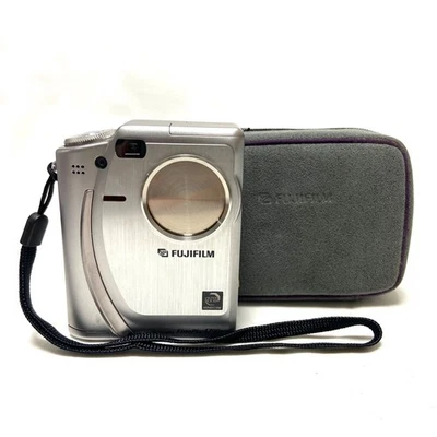 FUJIFILM FinePix 4700z Compact Digital Camera 4.3MP Limited Silver FUJI r# - Image 1 of 4