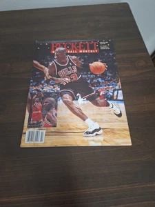 Michael Jordan Beckett Basketball Card Monthly Magazine (Issue #67 Feb. 1996) - Foto 1 di 7
