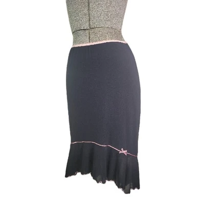 Linda falda midi vintage años 90 Y2K sin palabras negra volantes rosa ribete grande Foto 1 de 4