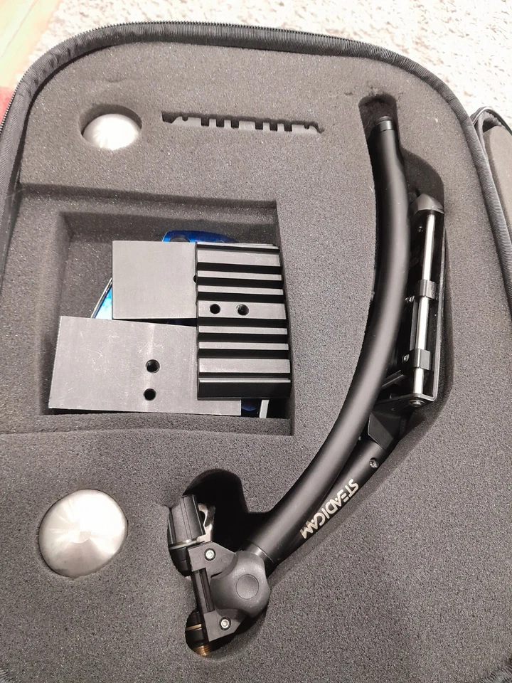 Steadicam Merlin DSLR stabiliser with case and spares - Image 1 of 4