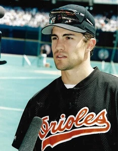 Mike Mussina  BALTIMORE ORIOLES  UNSIGNED  8 x 10  ORIGINAL SNAPSHOT PHOTO #5 - Picture 1 of 1
