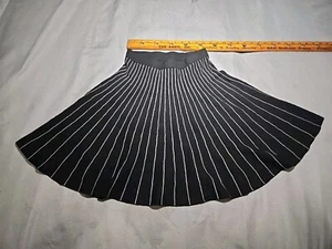 Carmen Marc Valvo Skirt Womens Small Black Stripe Knit Flare Short Knit Pull On - Picture 1 of 9