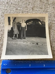 1940's Photo Two Young Women Prepare To Fight In Parking Lot Lesbian Interest - Picture 1 of 3