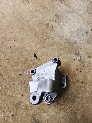 OEM Upper Alternator Bracket 92-97 ISUZU Rodeo Trooper 3.2l - Image 1 of 3