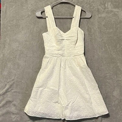Vestido Express para mujer 0 blanco sin mangas floral mini ojales bordado precio de venta sugerido por el fabricante 88 USD nuevo con etiquetas Foto 1 de 4