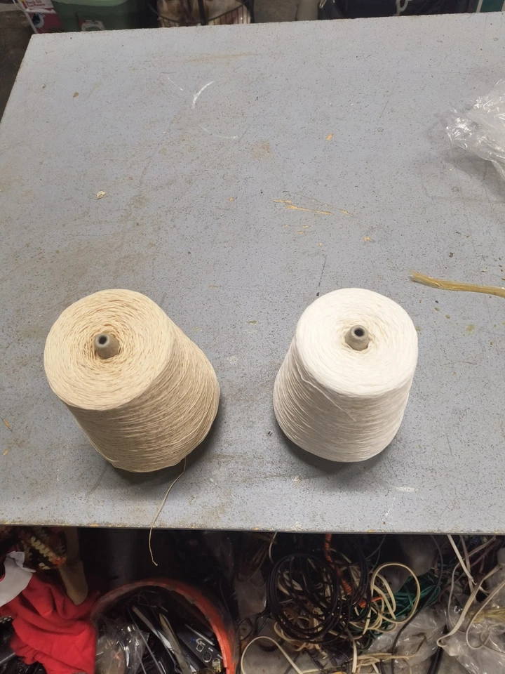 Hilo Spinrite Poli Adherido Blanco y Off White 10/3 Capas Algodón y Natural Foto 1 de 4