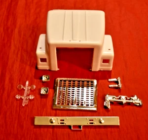 AMT International Transtar Eagle 4300 Hood and Grille Parts 1/25 - Picture 1 of 3