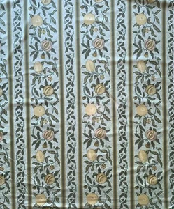 Accesorio decorativo de algodón recubierto vintage de 2 m Fruit Stripe Sanderson verde 1978 - Imagen 1 de 5