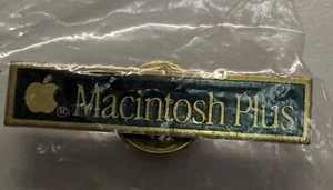Apple Macintosh Plus Gold Lapel Pin in original plastic package - Picture 1 of 2