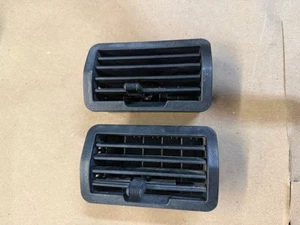 89-94 Ford Ranger Explorer Dash AC Vents Black Pair OEM 1989-1994 - Foto 1 di 4