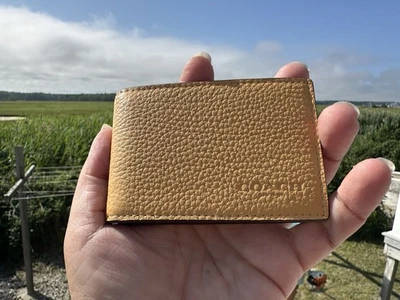 NUEVO COACH CR408 Billetera compacta de cuero granulado nido de abeja Miami rojo $150 elegante Foto 1 de 4