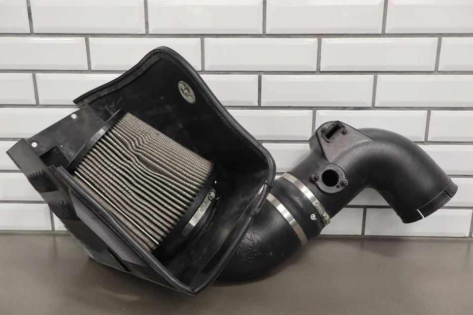 Sierra 2500 Denali 2013-2016 6,6 L Duramax LML filtro de aire caja y tubo de admisión Foto 1 de 4