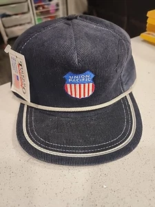 Vintage Union Pacific Mütze Kappe Druckknopflasche schwarz Cord Seil Eisenbahn Zug USA NOS - Bild 1 von 10