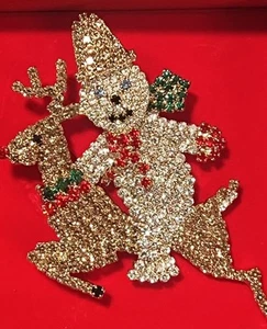 Mr Bingle Reiten Rentier bedeckt mit Strass Icon Pin Brosche NEU - Bild 1 von 2