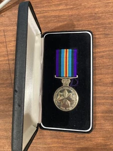 ORIGINAL VIETNAM WAR UNNAMED AUSTRALIA SERVICE MEDAL 1945-75 UNIFORM AIF ANZAC - Picture 1 of 3