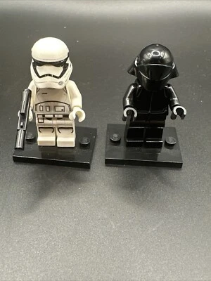 LEGO Minifigure Star Wars First Order Crew Member sw0671 & Stormtrooper sw0667 - Image 1 of 4