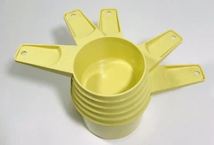Tupperware 5 misurini gialli vintage 761-3 made in USA cucina cottura - Foto 1 di 5