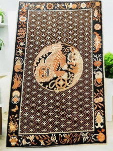 Vintage needlepoint of an Asian Foo Dog, known as Chinese guardian lions or shi - Picture 1 of 4