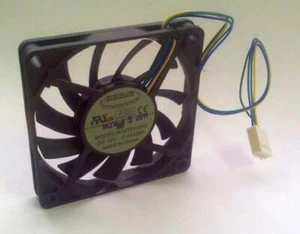 Ventilador Everflow 70x70x10mm R127010BUAF DC 12V 5500 RPM 45dBA rodamiento de bolas PWM - Imagen 1 de 1