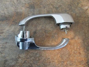 PAR DE MANIJAS DE PUERTA EXTERIOR IZQUIERDA RT ORIGINALES PARA 1968 1969 PONTIAC LEMANS, GTO - Imagen 1 de 8