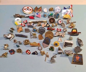 ENORME LOTE DE 60 + ALFILERES DE SOLAPA, ALFILERES MILITARES Y JOYAS - Imagen 1 de 17