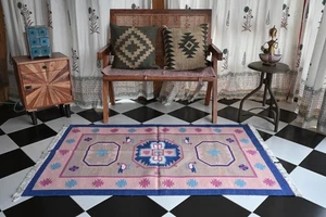 Weicher rosa Blumen Vintage-inspirierter Teppich - Bild 1 von 5