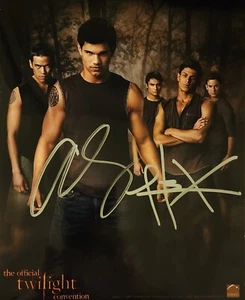 ALEX MERAZ & CHASKE SPENCER SIGNED TWILIGHT OFFICIAL 8X10 PHOTO WOLF PACK - Picture 1 of 2
