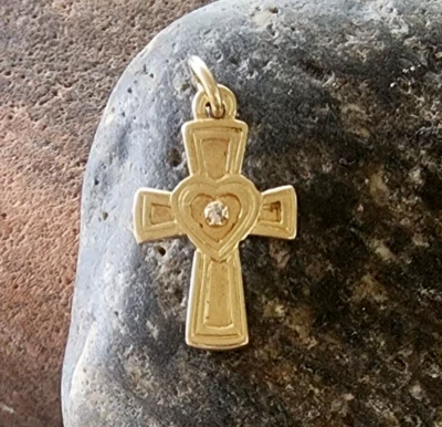 Colgante James Avery Retirado Cruz Oro 14kt con Diamante Corazón Centro Foto 1 de 4