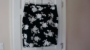 Talbots Pencil Skirt Size 16 Navy Blue White Floral Print Lined Back Slit Cotton - Picture 1 of 5