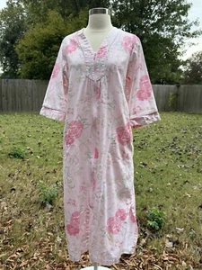 Miss Elaine Women's Petite Pink Floral 3/4 Sleeve Full Zip Robe Small Gown - Picture 1 of 11