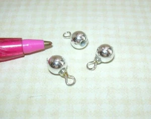 Adornos de Navidad de bola de plata en miniatura (3), #210 miniaturas de casa de muñecas 1:12 - Imagen 1 de 1