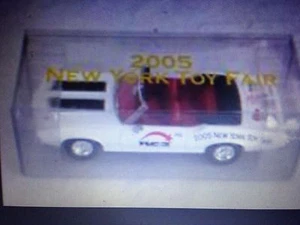 2005 NEW YORK TOY FAIR RC2 1970 Oldsmobile Cutlass 442 convertible promo 1:43 - Picture 1 of 3