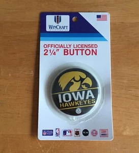 "Pin de botón Iowa Hawkeyes vintage oficial de Wincraft NCAA 2 1/4"" NUEVO EN PAQUETE" - Imagen 1 de 2
