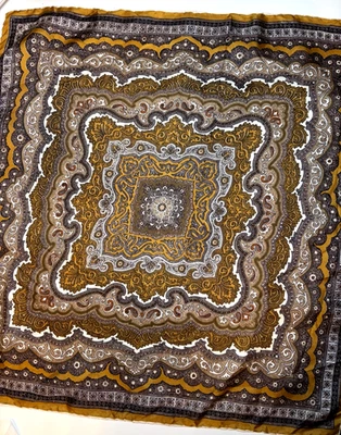 Потрясающий винтажный золотой, коричневый, черный с узором карман квадратный LG размер - шелк - Изображение 1 из 2