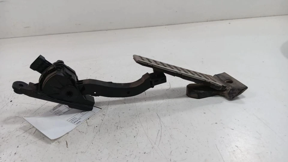 Hyundai Elantra Gas Pedal  2011 2012 2013 2014 2015 2016 - Image 1 of 4