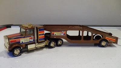 rare 1987 vintage NYLINT Freightliner semi truck gold Muscle Mover car carrier - Image 1 of 4