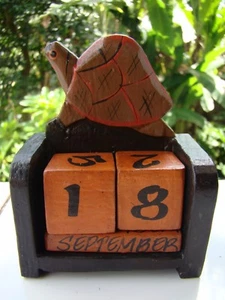 Calendario tartaruga perpetua in legno fatto a mano blocchi rimovibili intagliato a mano - Foto 1 di 1