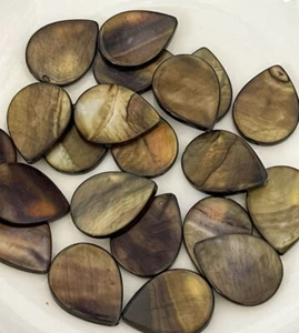Mother of Pearl Teardrop of Pear Shaped Brown 15mm x 20mm - 20 beads - Picture 1 of 4