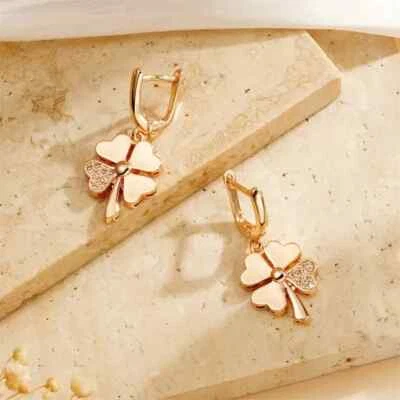 Bezaubernde Vierblättrige Kleeblatt-Ohrringe mit Funkelnden Strasssteinen - Bild 1 von 4