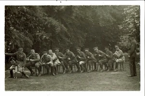 CPA Carte Postale-Belgique-Photographie de militaire avançant avec leur chaise   - Picture 1 of 2