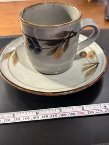Tazza e piattino vintage in gres Highland disegno floreale timbrato. Scozia - Foto 1 di 9