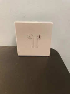 AirPods 2ème génération avec boîtier de charge sans fil - Photo 1 sur 2
