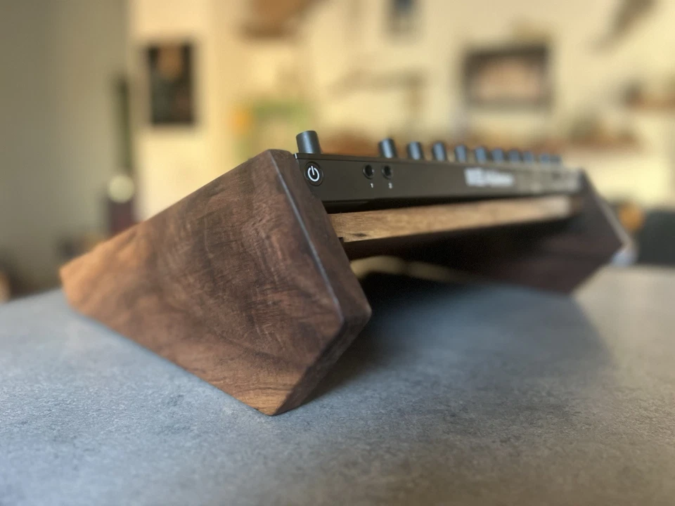 Ableton Push 2 Stand Walnut - Immagine 1 di 4