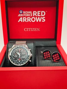 Citizen Eco-Drive Red Arrows Uhr & Manschettenknopf Geschenkset CA0080-71E - Bild 1 von 17