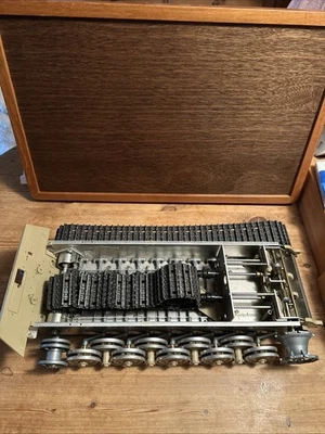 Tamiya 1:16 Fahrgestell Königstiger - Bild 1 von 4