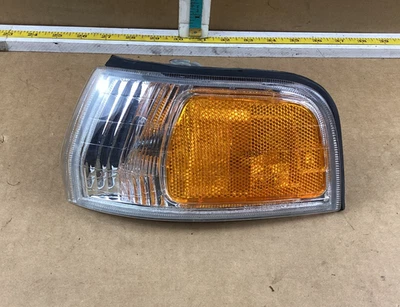 1992-1993 Honda Accord  Front Left Driver Side Corner/Park Turn Signal Light - Image 1 of 4