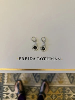 Novos brincos pendurados de prata esterlina e zircônia Freida Rothman - Imagem 1 de 3