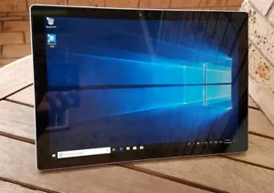Microsoft Surface Pro 4 - i5 - 256GB SSD - 8GB Ram - Win10 - Picture 1 of 4