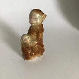 Vintage 3 3/4" Brown Monkey w/ Baby Monkey Figurine Unbranded - Picture 1 of 5