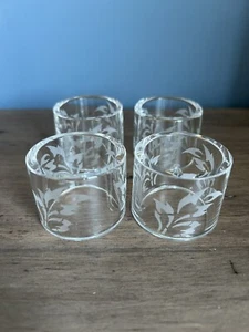 ROYAL DOULTON SET DI QUATTRO ANELLI TOVAGLIOLO VETRO CRISTALLO MOTIVO FOGLIA INCISO - Foto 1 di 3